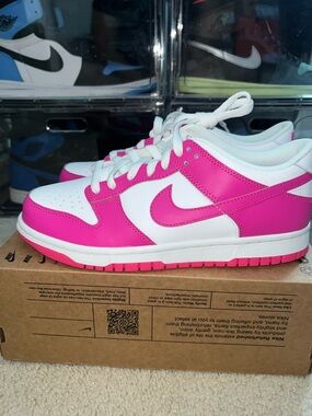 Nike Dunk Low Laser Fuchsia Pink GS Size FB9109-102 Size 7Y/8.5W Refurbished!